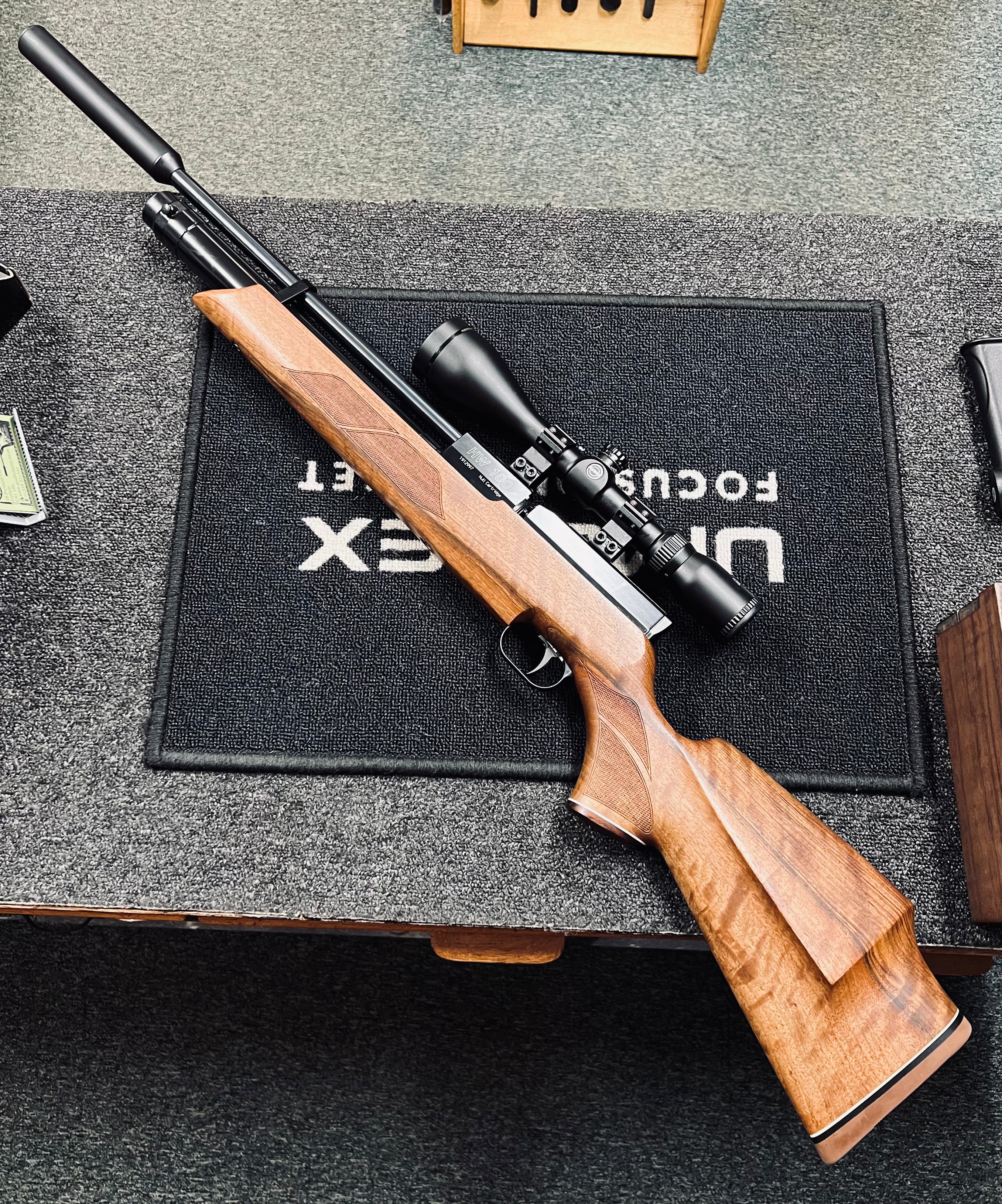 Preowned .22 Weihrauch HW100 Walnut + Hawke Airmax 39x50AO Scope