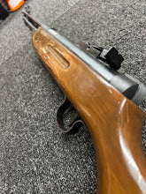 Load image into Gallery viewer, Classic Snowpeak B3 .22 Underlever Air Rifle
